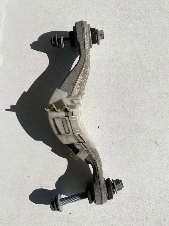 Rear upper control arm/wishbone 6870536