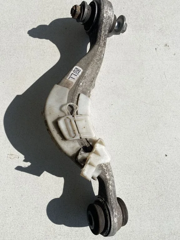 Rear upper control arm/wishbone 6870535