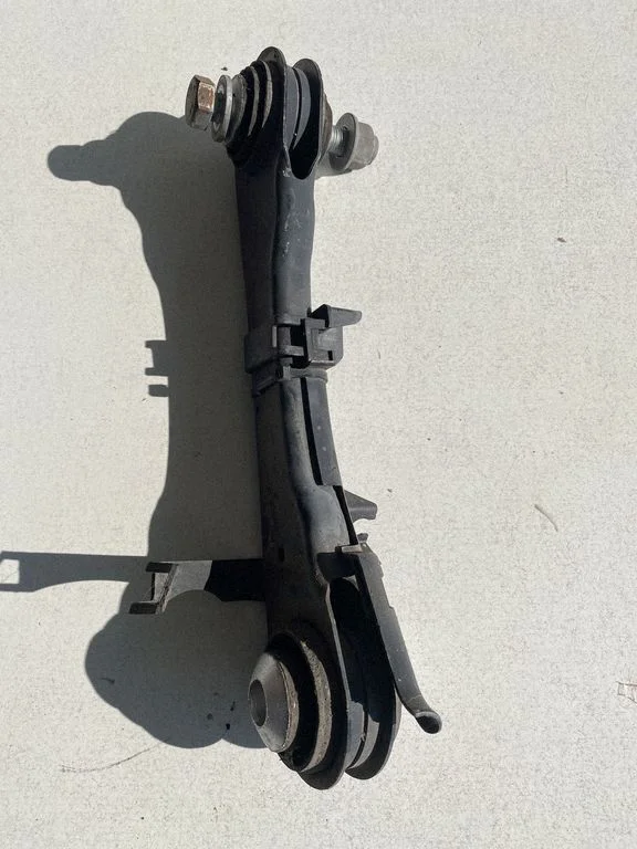 Rear upper control arm/wishbone 6867537