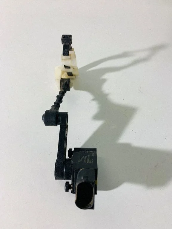 Rear air suspension level height sensor 8W833C279BE
