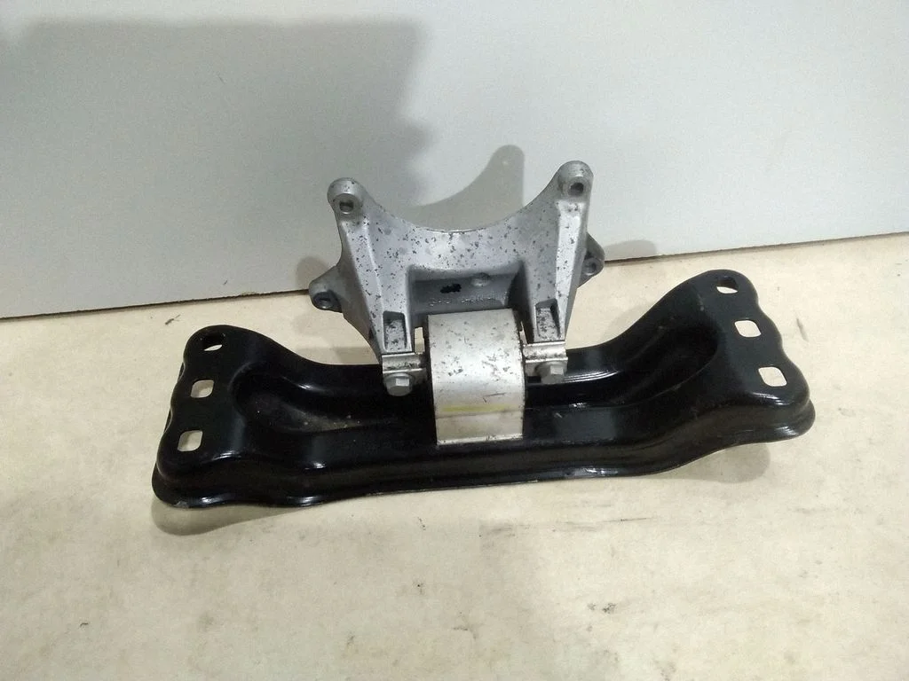 Gearbox mounting bracket A2052401802