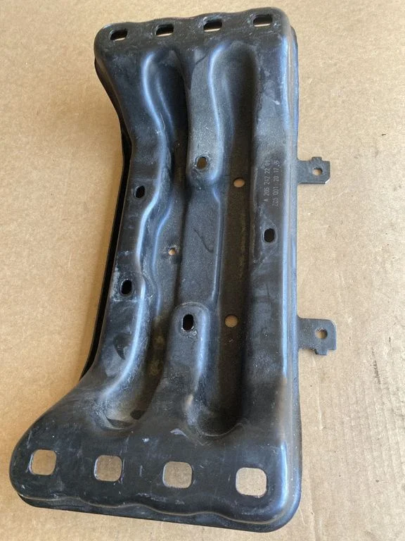 Gearbox mounting bracket A2052422201