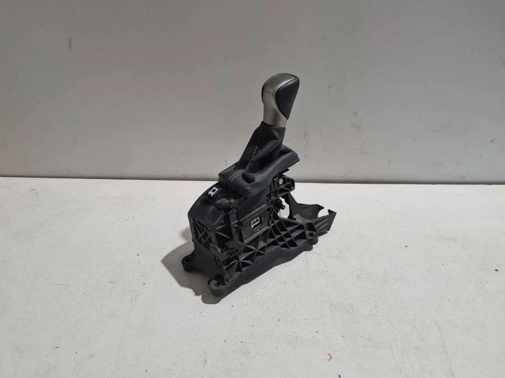 Gear selector mechanism – Lexus RX 450H (2016-)