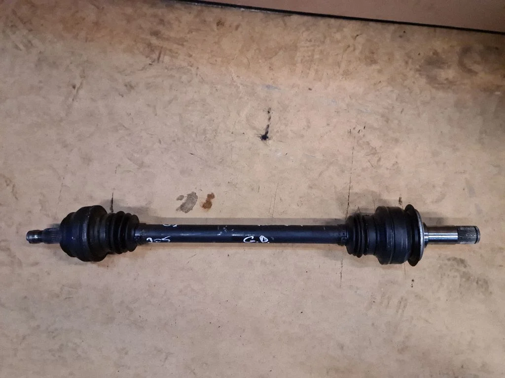 Rear driveshaft – rear right