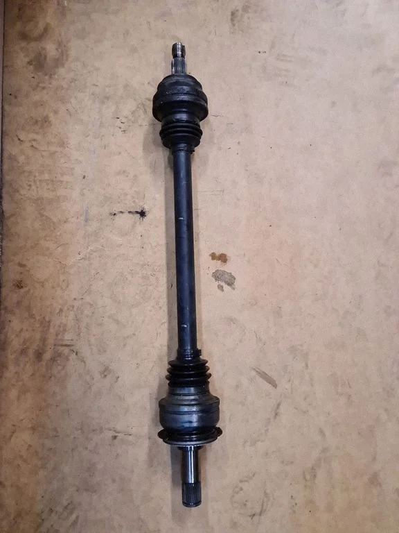 Rear driveshaft – rear left