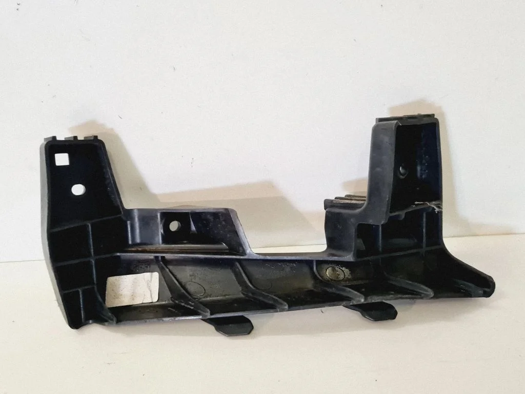 Front bumper mounting bracket 86551F1000