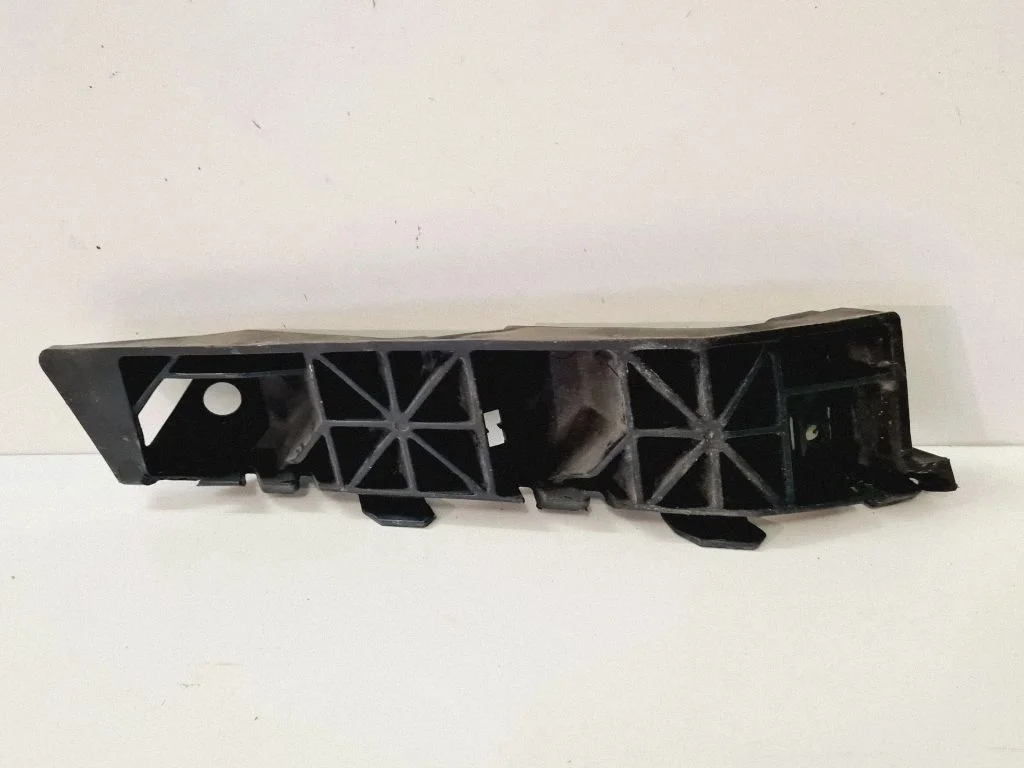 Front bumper mounting bracket 86516F1000
