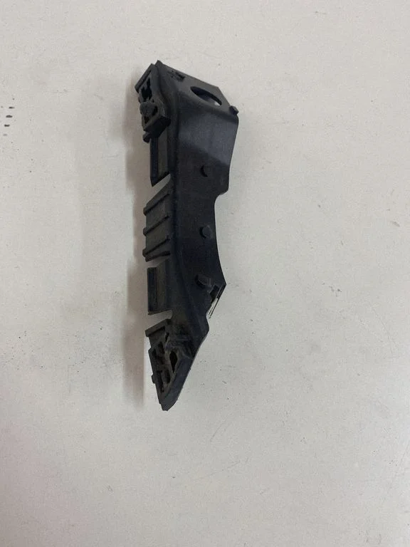 Front bumper mounting bracket AH323382BA