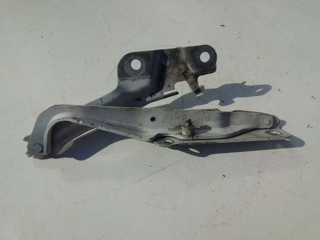 Engine bonnet/hood hinges S9740320