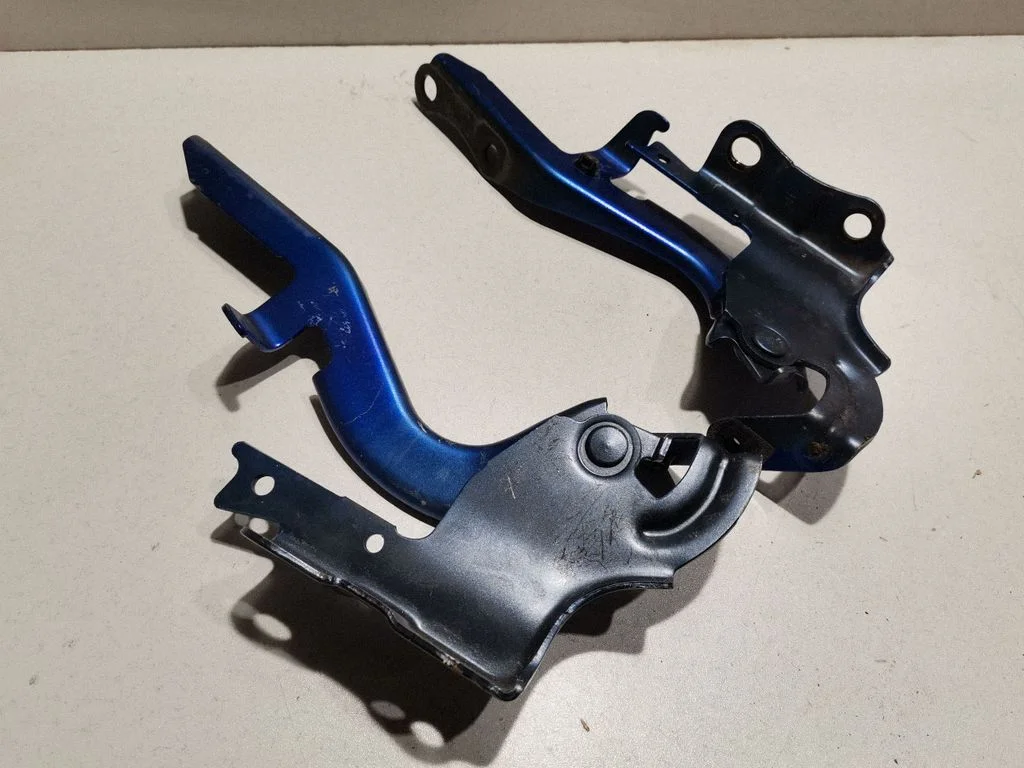 Engine bonnet/hood hinges 66910CV000