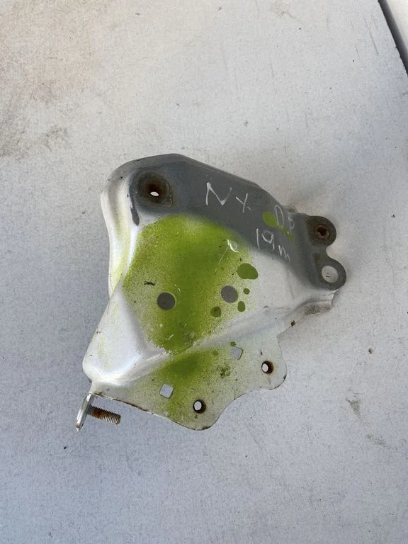 Poritiiva kinnitusklamber – Lexus NX (2014-2021)