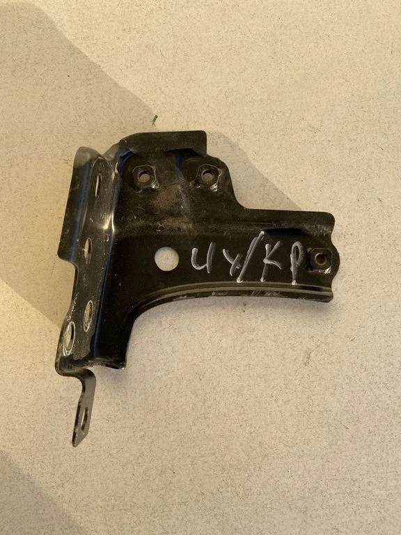 Fender mounting bracket – front left