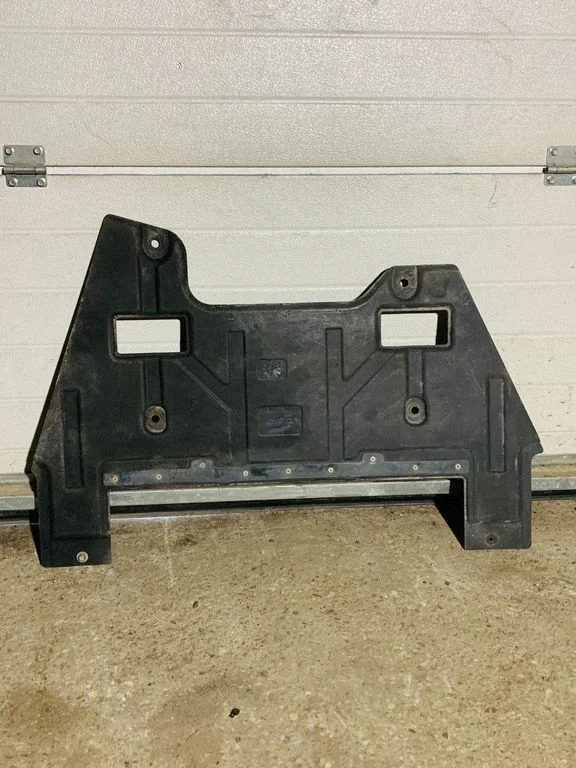 Engine splash shield/under tray J9C314385A