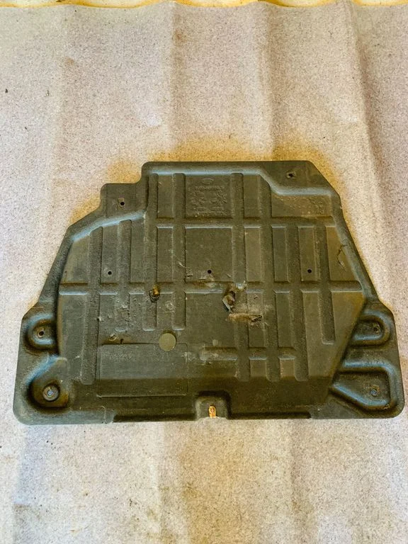 Engine splash shield/under tray HJ326B629AD
