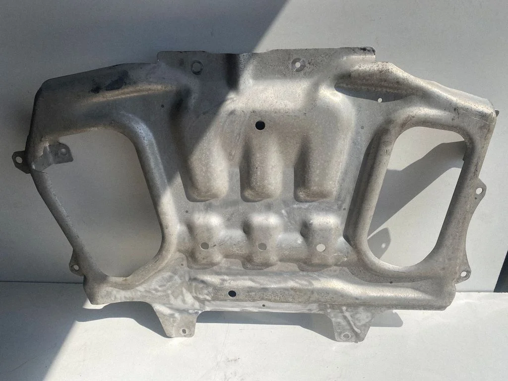 Engine splash shield/under tray – Land Rover Range Rover Sport L494 (2013-)