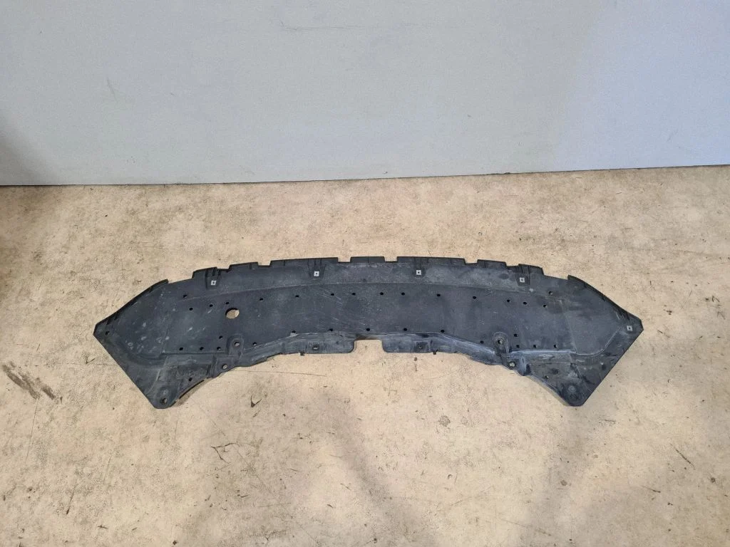 Engine splash shield/under tray 5261848020