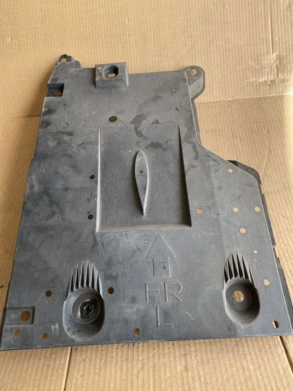 Center/middle under tray cover