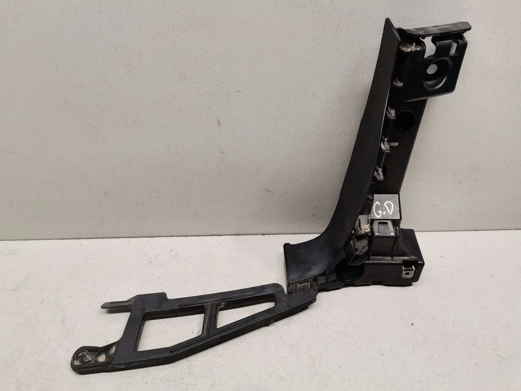 Rear bumper mounting bracket 7158442
