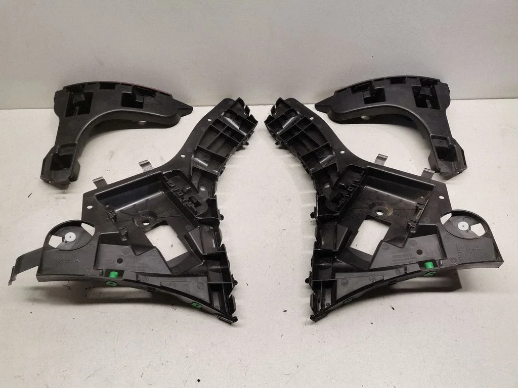 Rear bumper mounting bracket 31323763