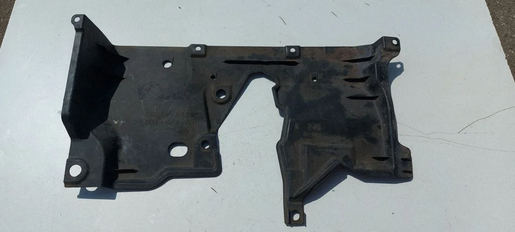 Center/middle under tray cover 5816648050