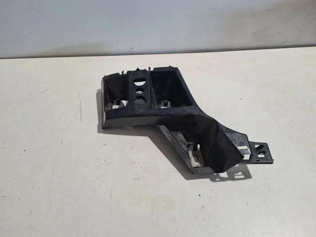 Rear bumper mounting bracket – Mercedes-Benz ML-Class W166 (2012-2017)