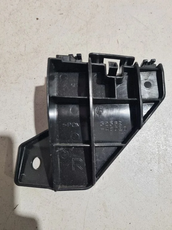 Rear bumper mounting bracket – Lexus RX 450H (2016-)