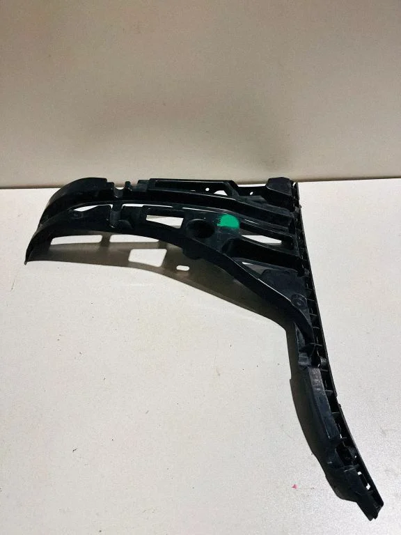 Tagumise kaitseraua kinnitusklamber A2228850421