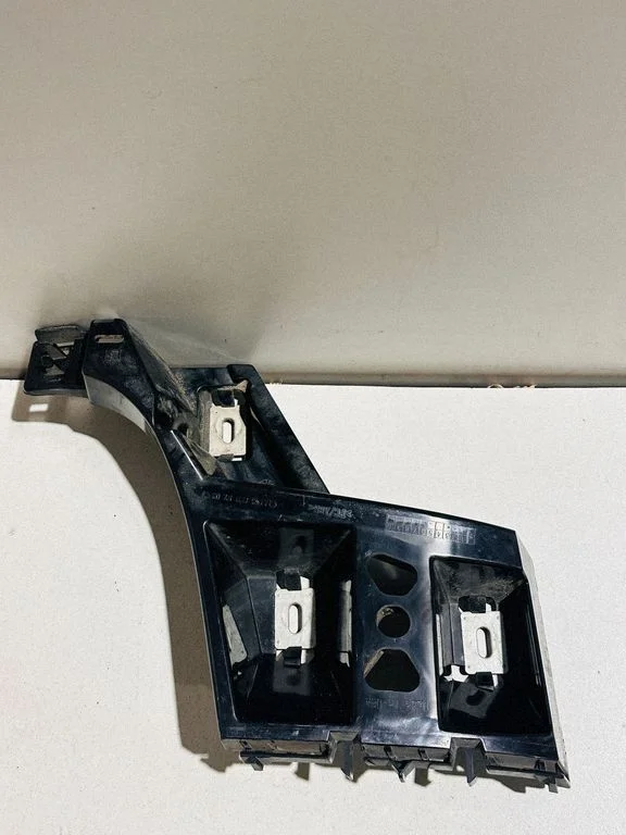 Rear bumper mounting bracket – Mercedes-Benz ML-Class W166 (2012-2017)