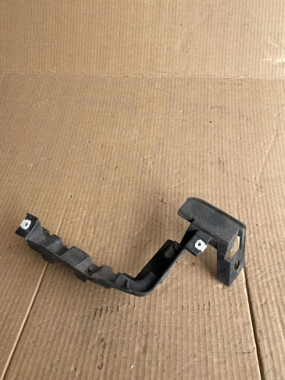 Rear bumper mounting bracket CK5217B919