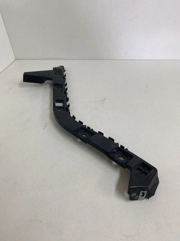 Rear bumper mounting bracket CR3B17F767B