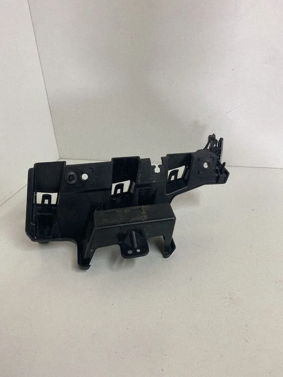 Rear bumper mounting bracket FR3B17D961