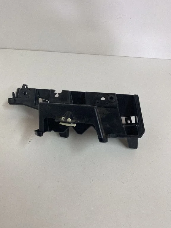 Rear bumper mounting bracket FR3B17D960