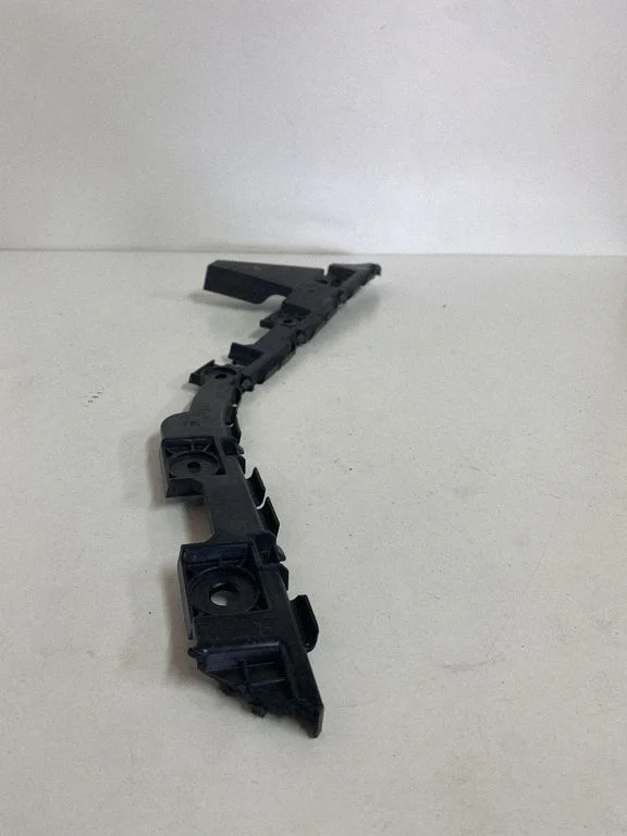 Rear bumper mounting bracket CR3B17F767B