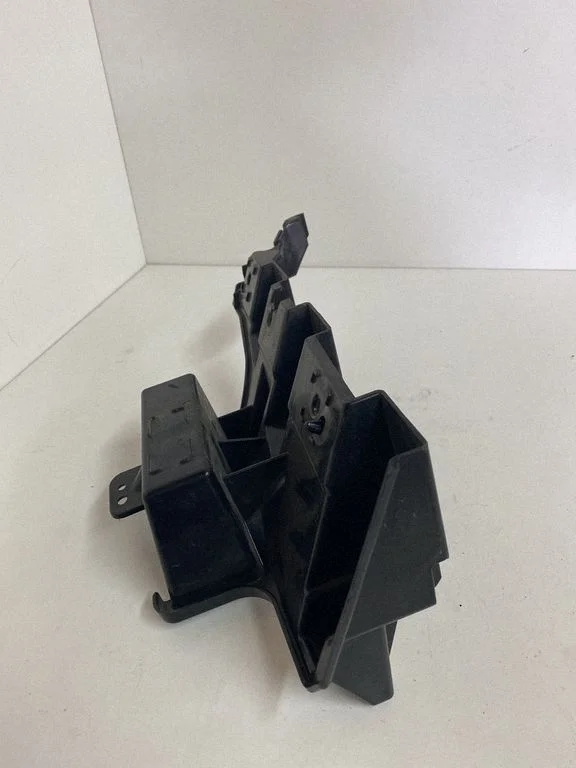 Rear bumper mounting bracket FR3B17D960