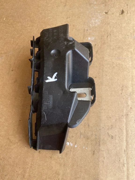 Rear bumper mounting bracket A2538851365