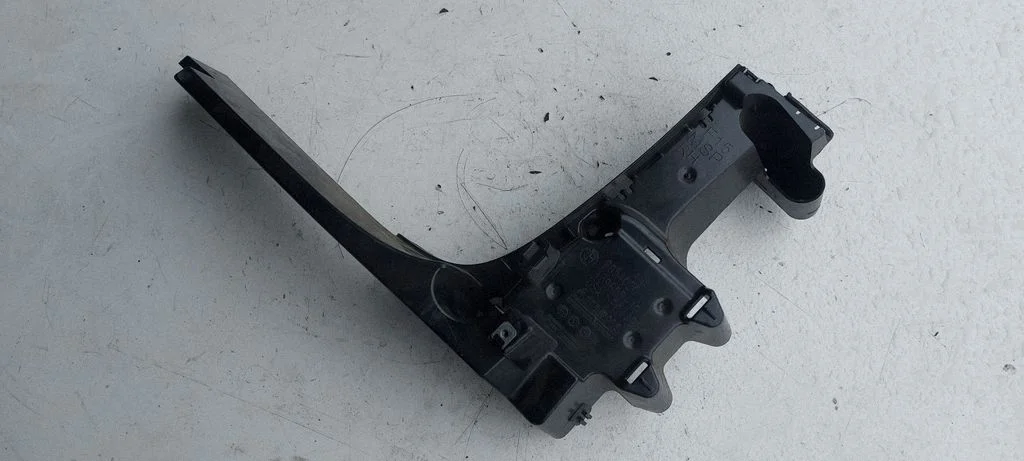 Rear bumper mounting bracket 8054020
