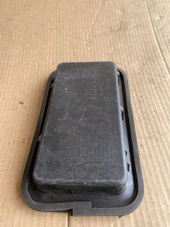 Quarter panel pressure vent 6299748010