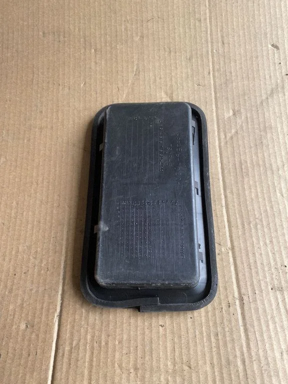 Quarter panel pressure vent 6299748010
