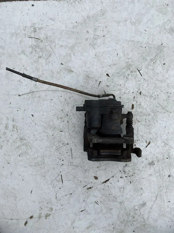 Zacisk hamulcowy tylny FW932K328BA