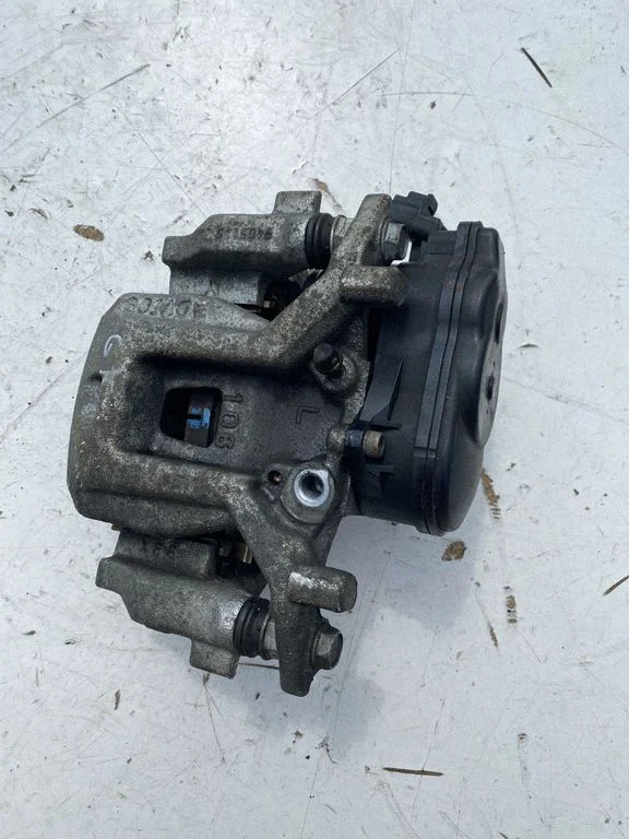 Rear brake caliper – rear left