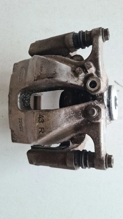 Rear brake caliper – Land Rover Discovery Sport (2014-)
