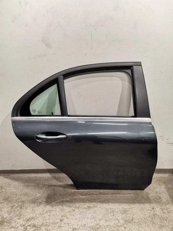 Rear door – right