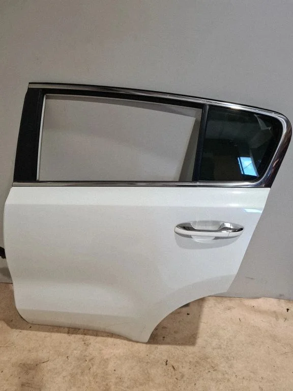 Rear door – rear left