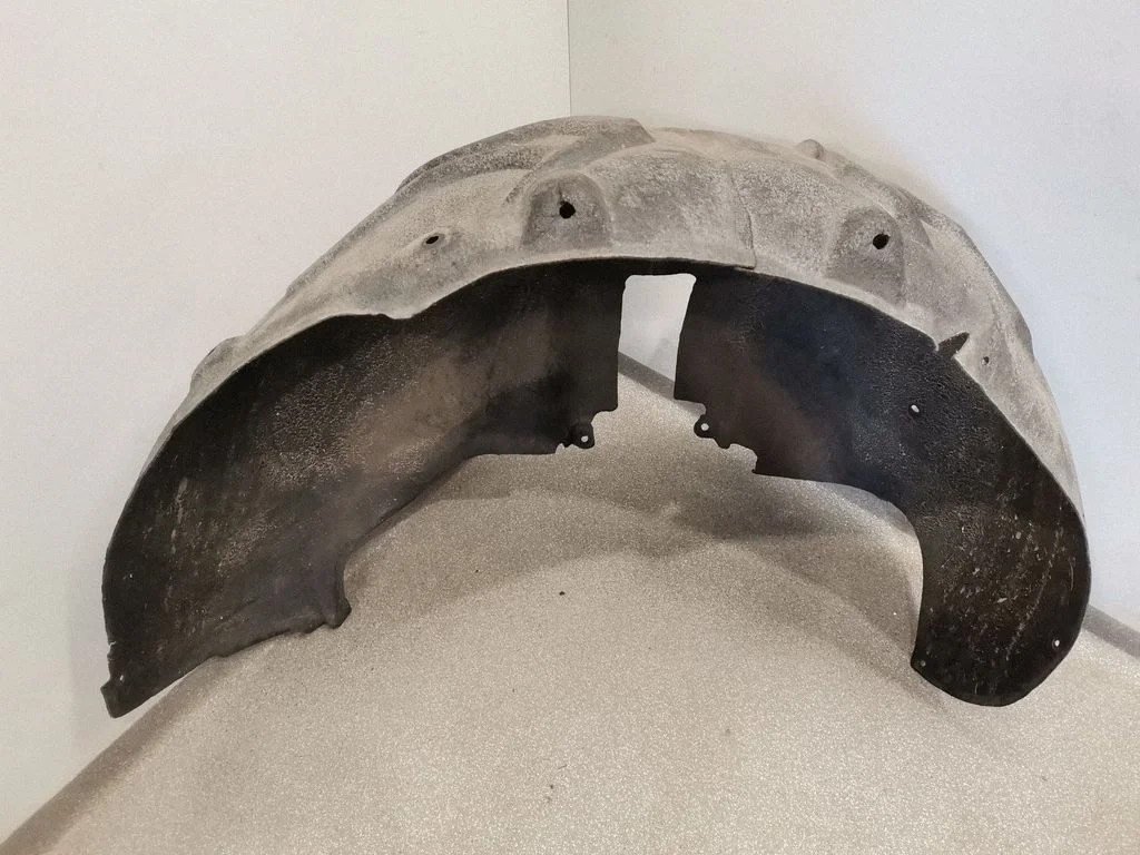 Rear arch fender liner splash guards