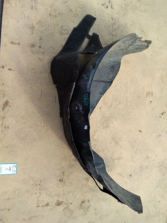 Rear arch fender liner splash guards 8H32F279D2AA