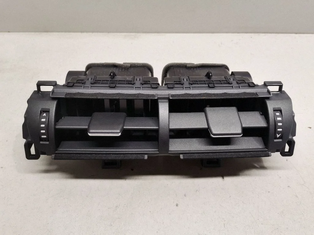 Armatuurlaua keskmine õhutusrest – Lexus NX (2014-2021)