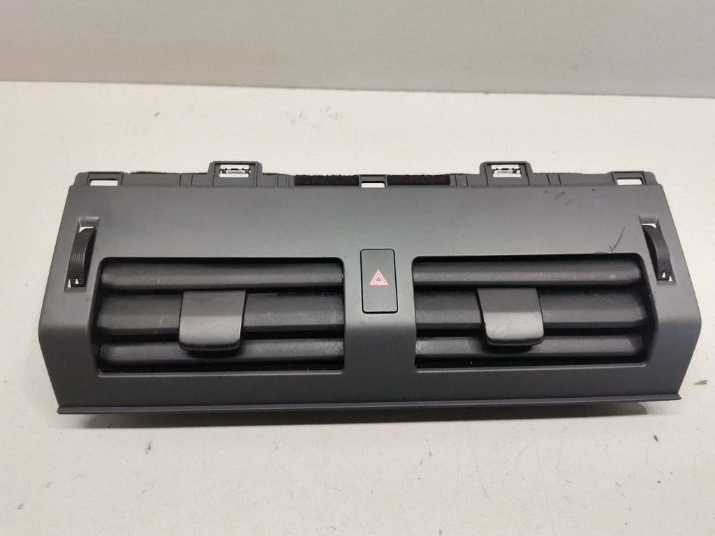 Dash center air vent grill L8B201820
