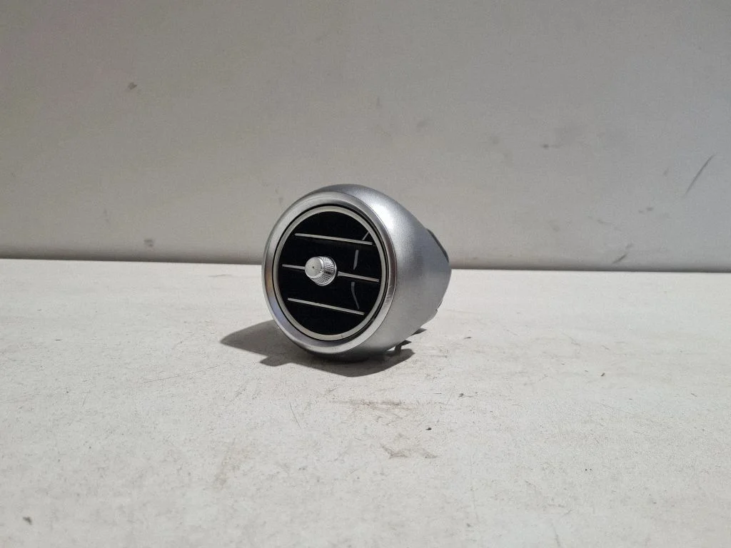 Dash center air vent grill A2058304000