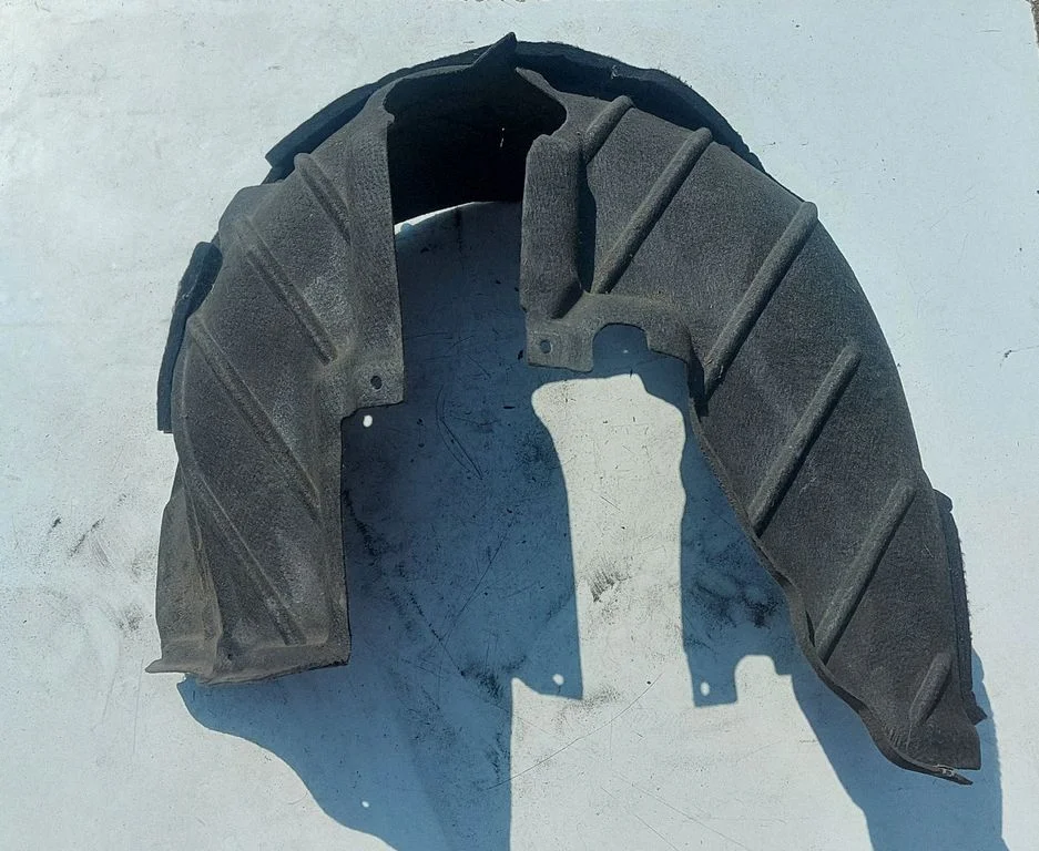 Rear arch fender liner splash guards – left