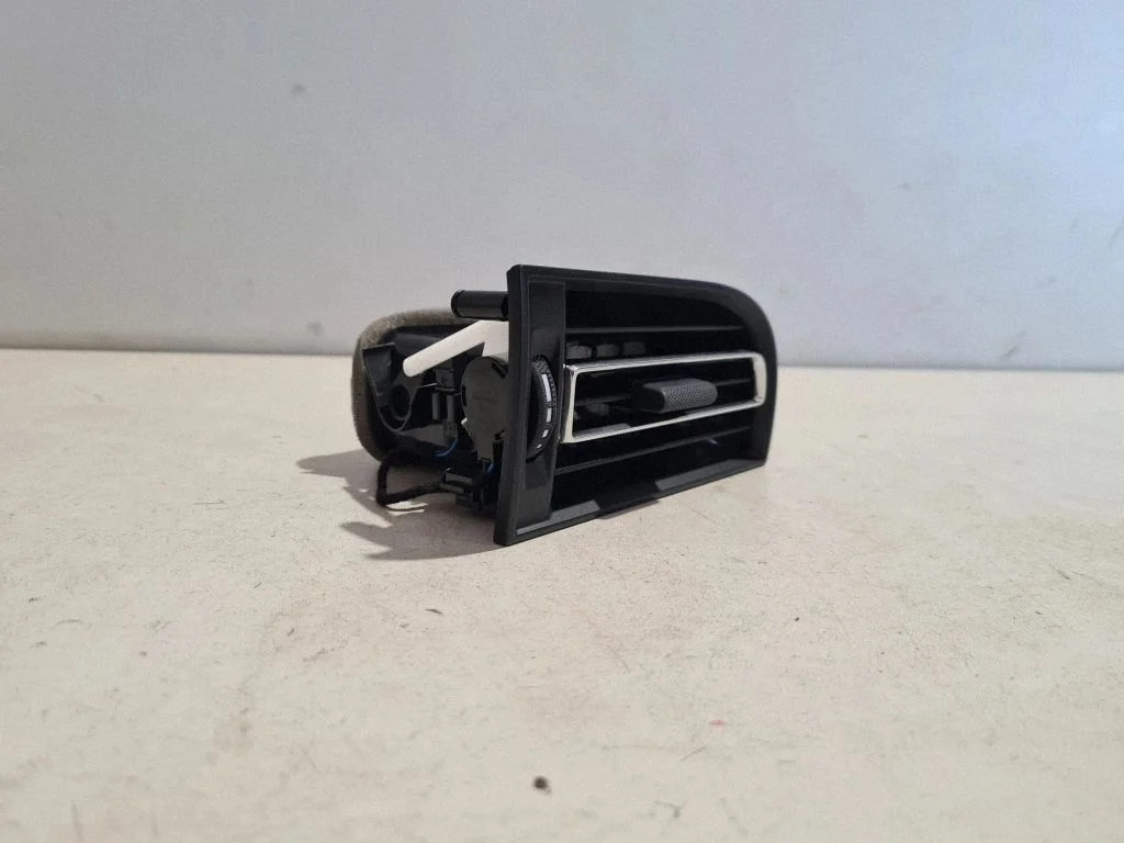 Dashboard side air vent grill/cover trim – Porsche Macan (95B) (2019-)